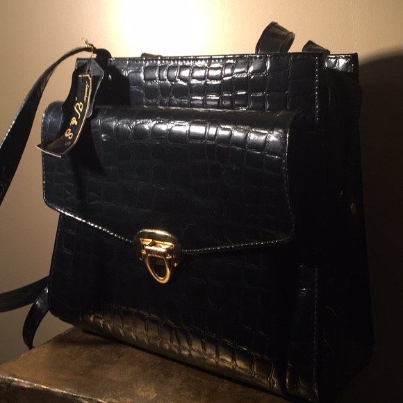 Vintage black bag never used with gold accents - Picture 1 of 4